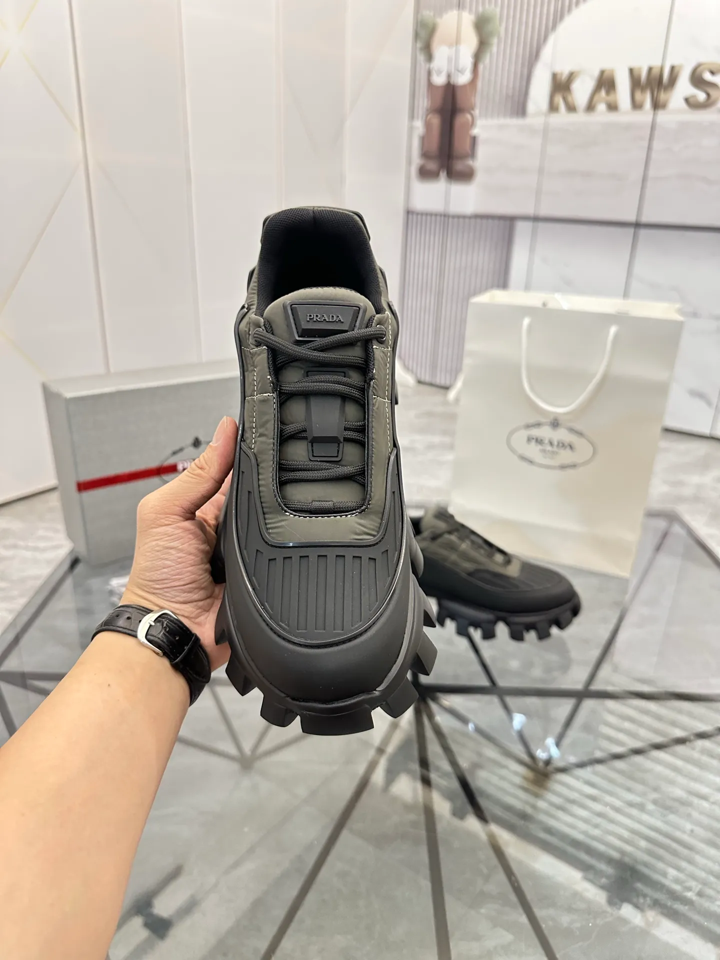 Men's shoes for sale 💰: 💰P520¥ High-end top quality Product trademark: Prada *"Prada*" low-top casual shoes Regular size: 38-45 (can be customized to 46) Product materials: imported breathable fly weave upper, professional glue-making process, breathable lining, cowhide foot pads, original ultra-light foam outsole. No.: 001